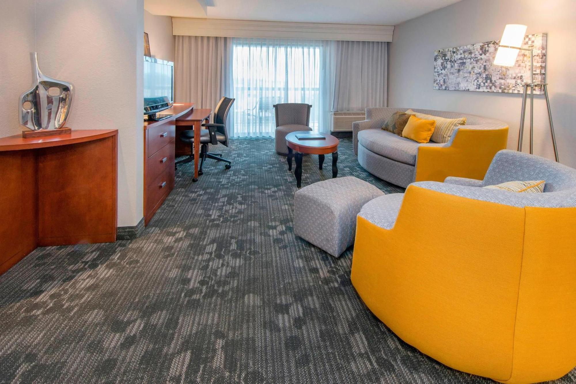 Courtyard By Marriott Montgomery Праттвилл Экстерьер фото