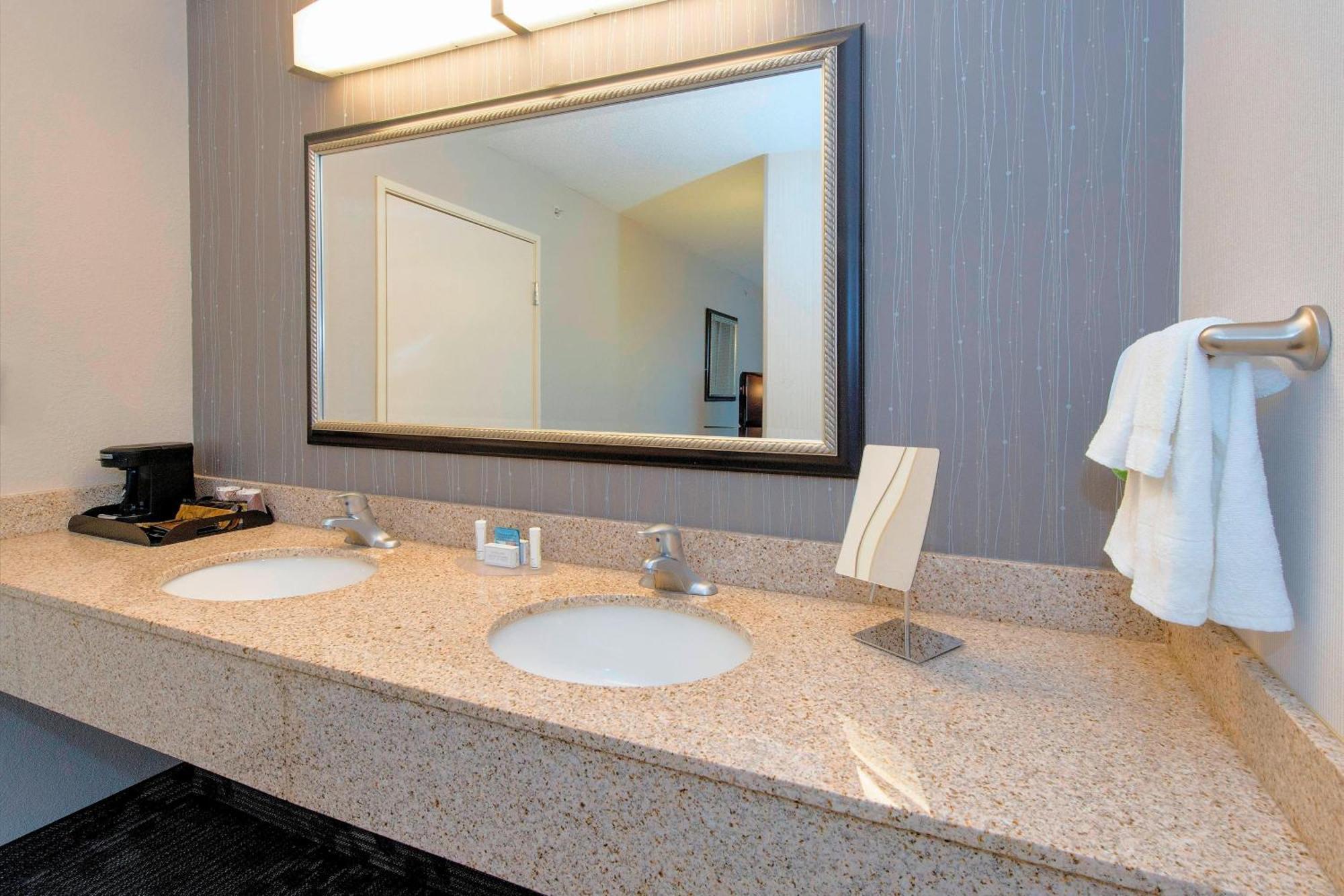 Courtyard By Marriott Montgomery Праттвилл Экстерьер фото