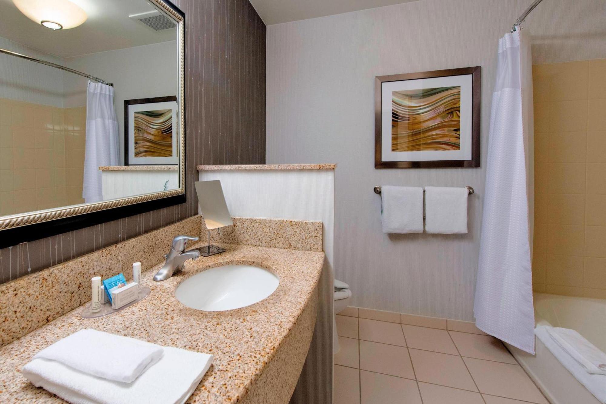 Courtyard By Marriott Montgomery Праттвилл Экстерьер фото