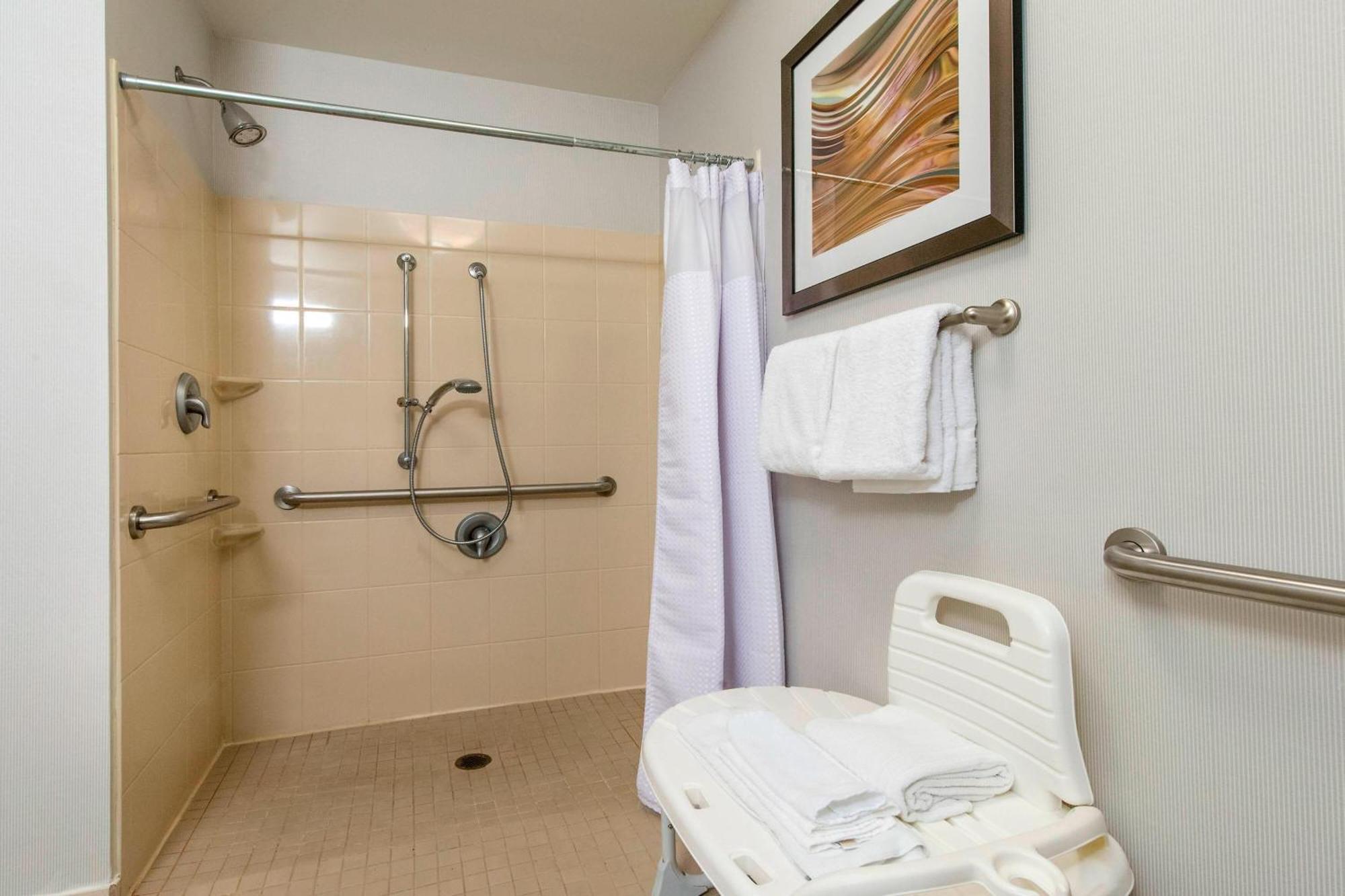 Courtyard By Marriott Montgomery Праттвилл Экстерьер фото
