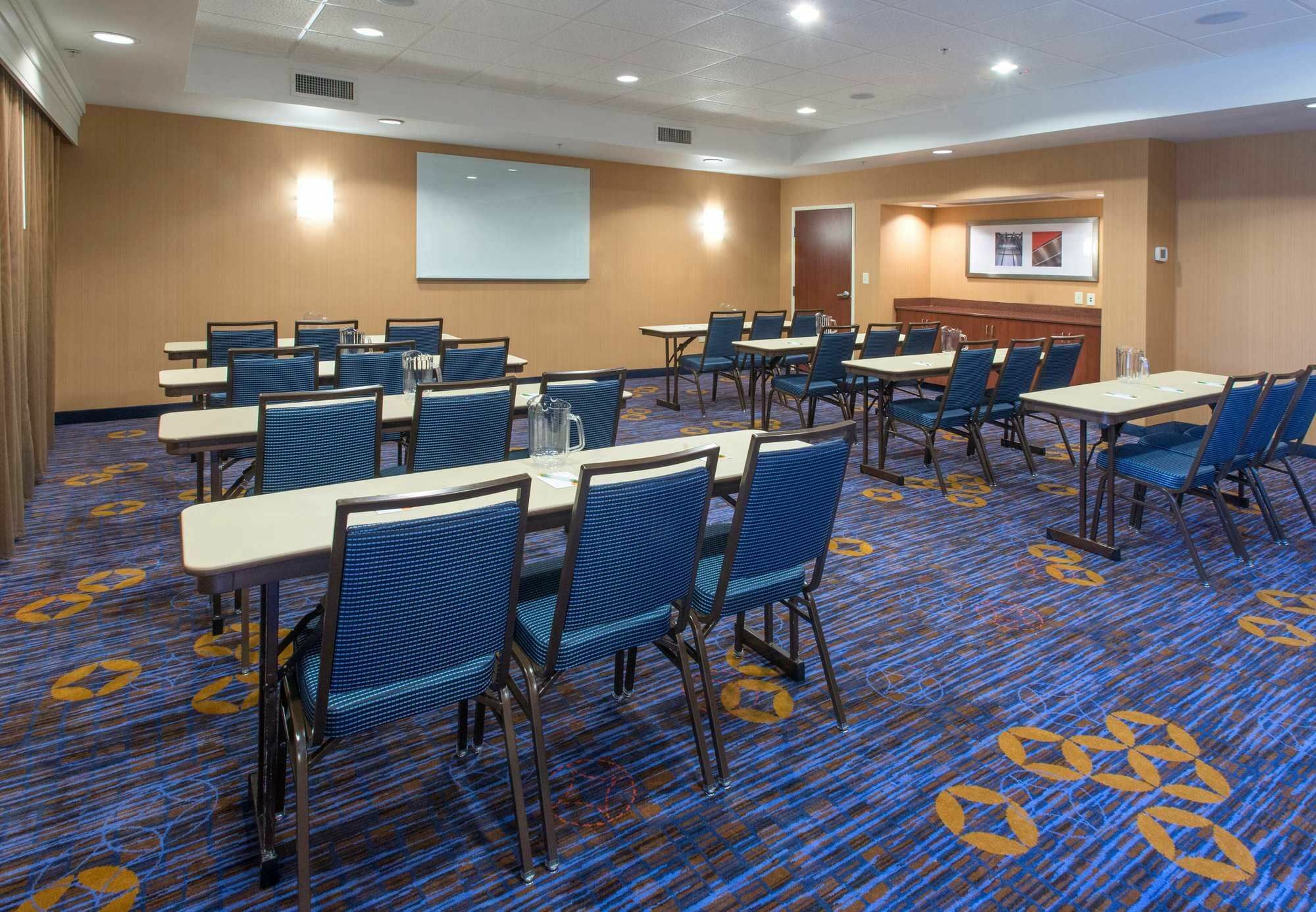 Courtyard By Marriott Montgomery Праттвилл Экстерьер фото